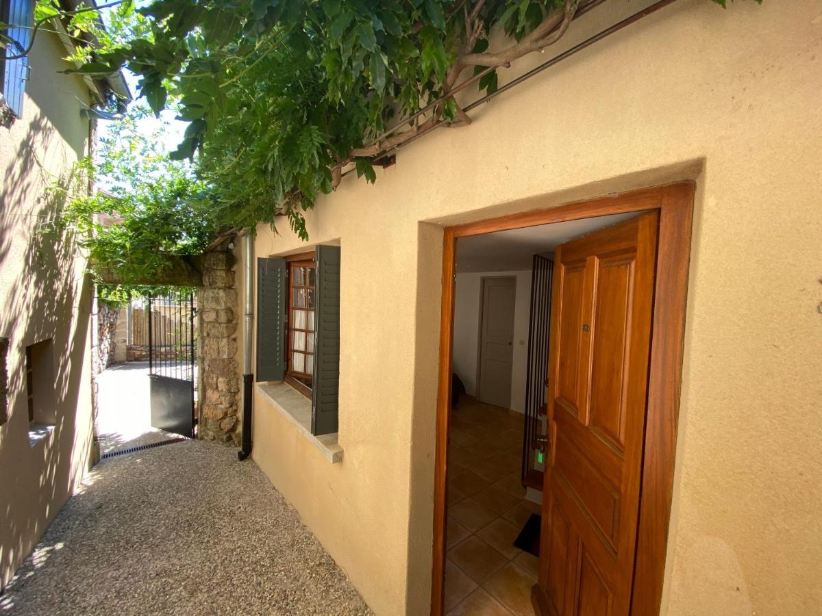 Auberge De La Tour De Brison Sanilhac  Kamer foto